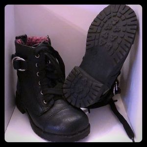 Black boots size 7c